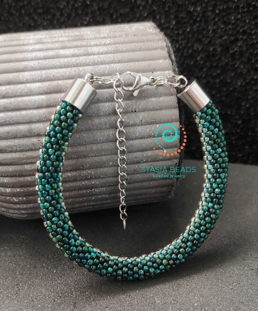 Green snake bracelet, Beaded serpent bracelet - silver-plated snake clasp